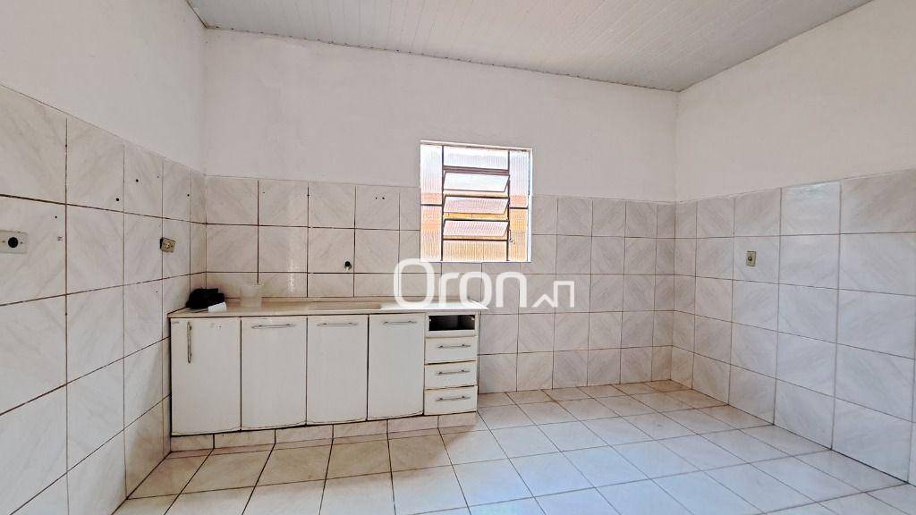 Casa à venda com 1 quarto, 200m² - Foto 4