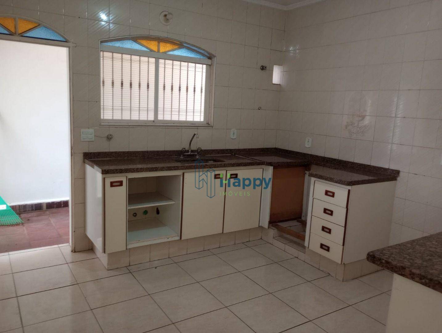Casa para alugar com 4 quartos, 180m² - Foto 17