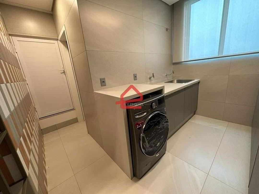 Apartamento à venda com 3 quartos, 370m² - Foto 2