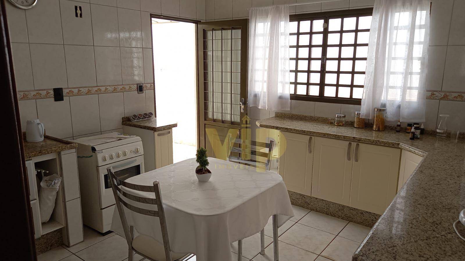 Casa à venda com 3 quartos, 200m² - Foto 8