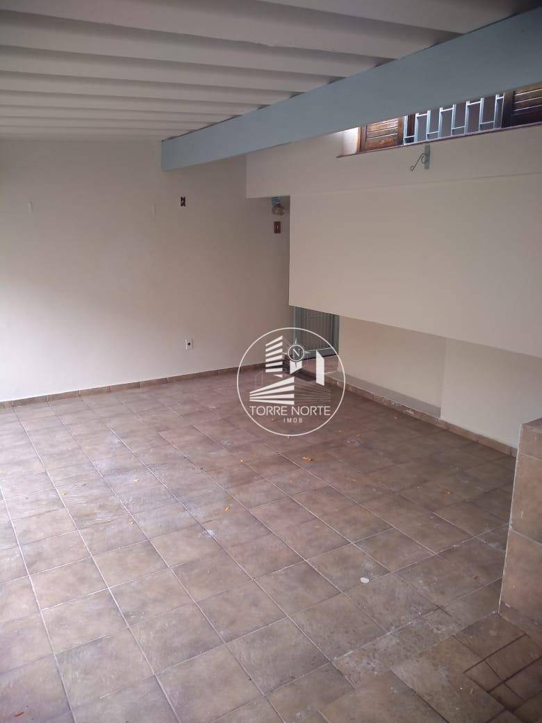 Casa à venda com 3 quartos, 190m² - Foto 2