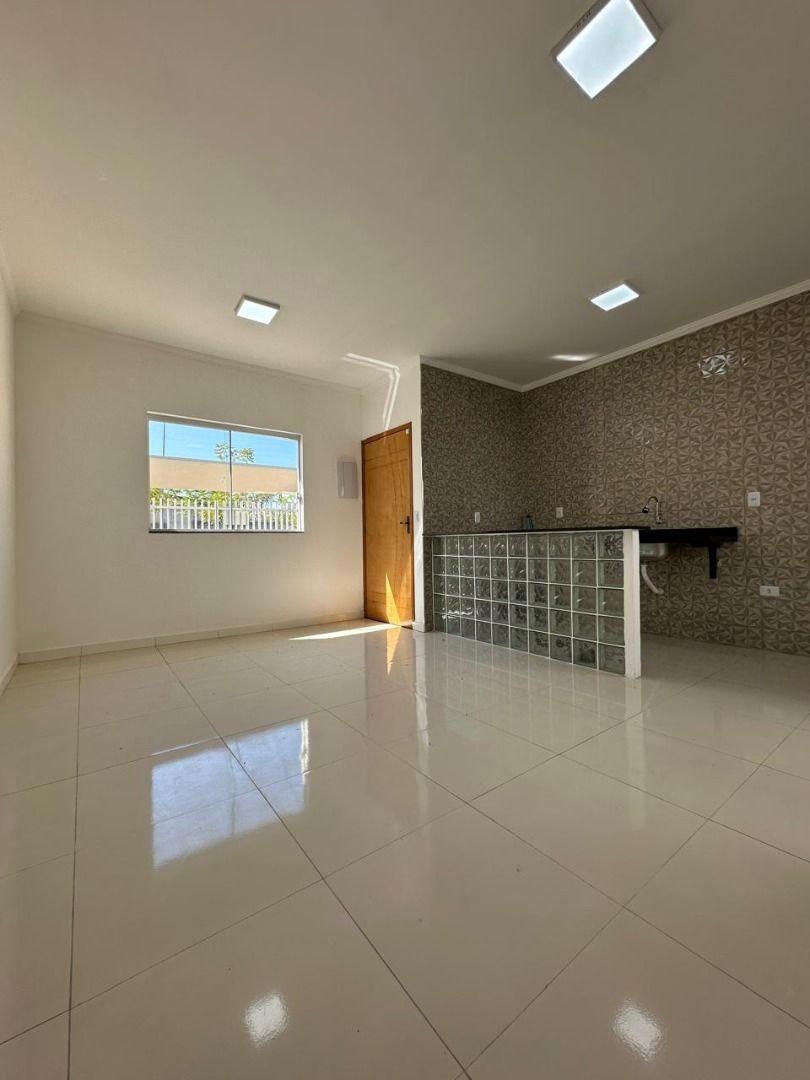 Casa à venda com 2 quartos, 60m² - Foto 4