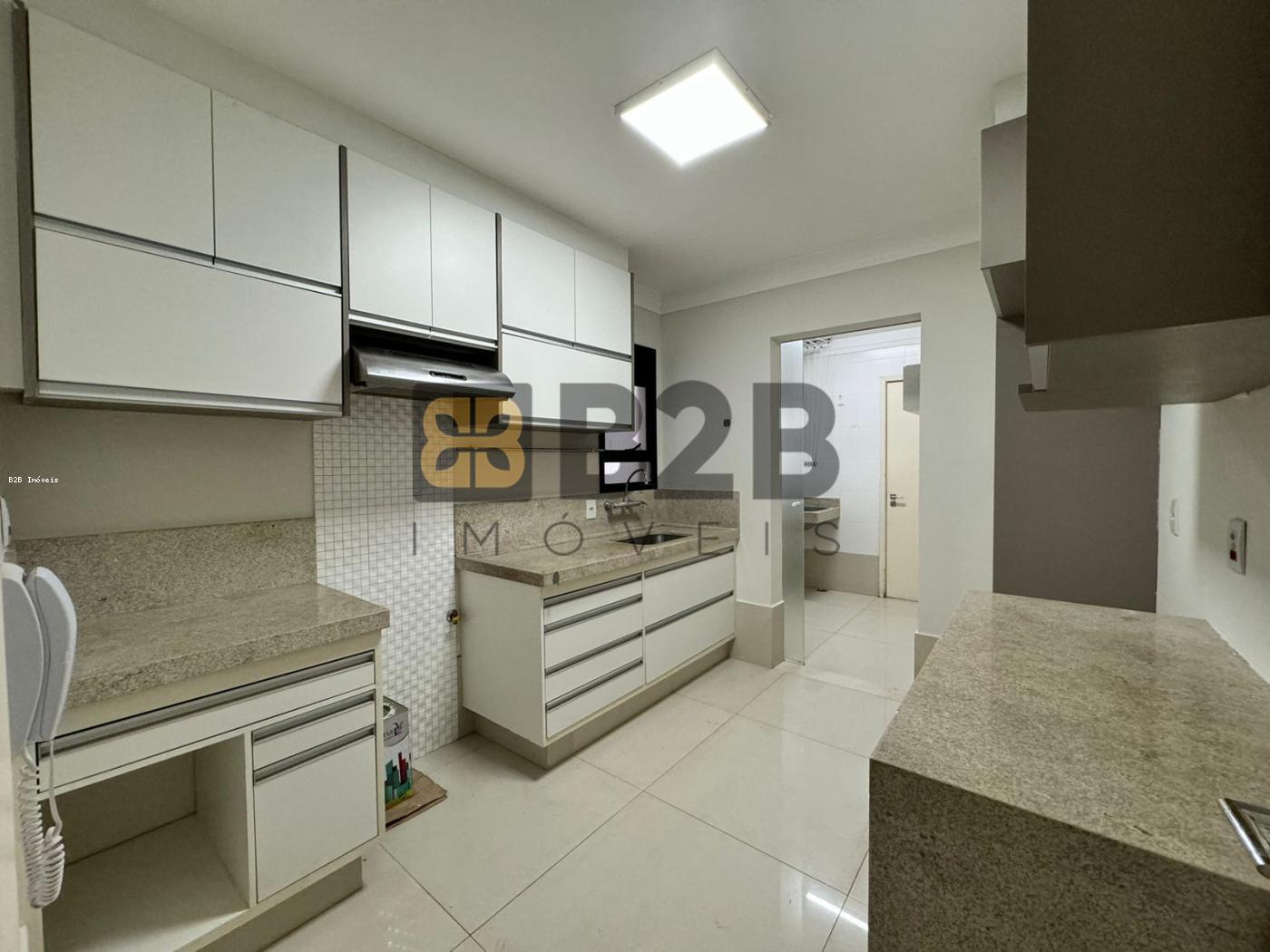 Apartamento à venda com 3 quartos, 107m² - Foto 2