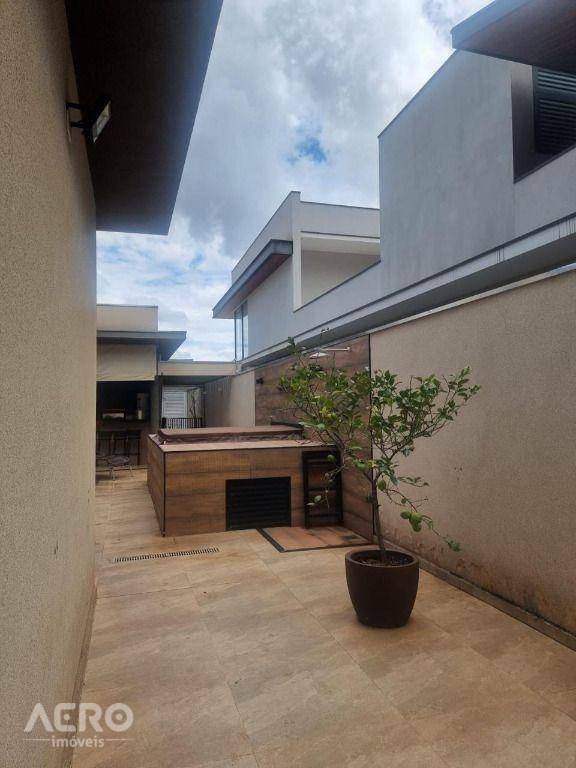 Casa à venda com 4 quartos, 290m² - Foto 3