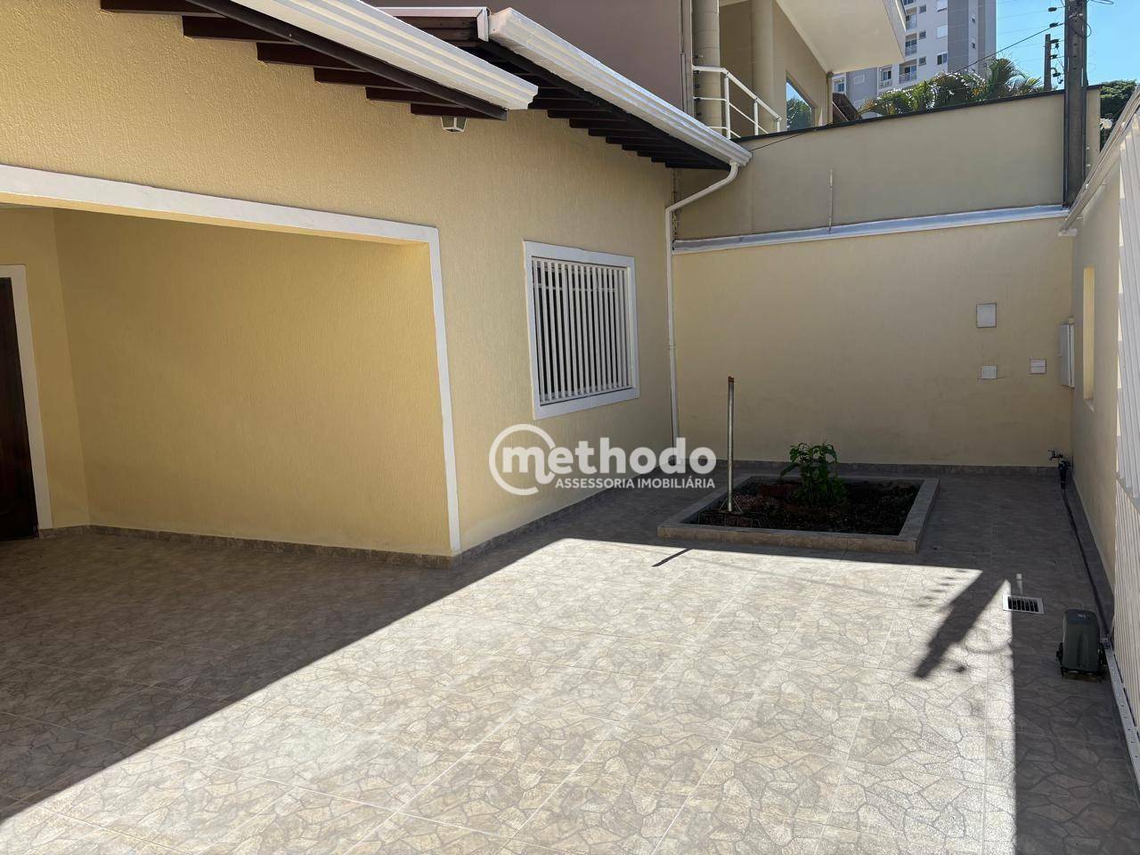 Casa à venda com 5 quartos, 300m² - Foto 2