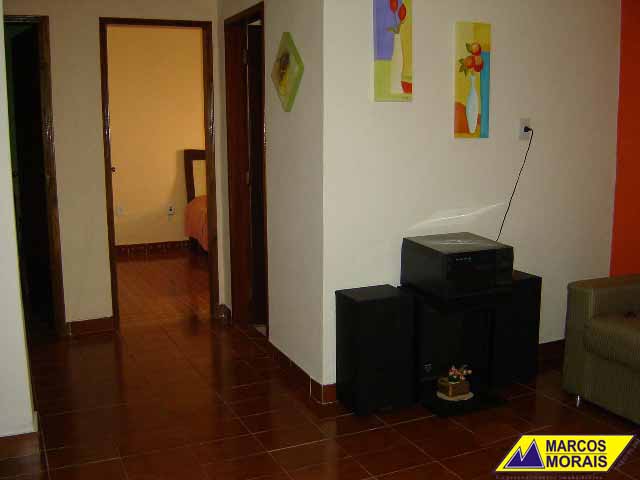 Casa à venda com 2 quartos, 190m² - Foto 2