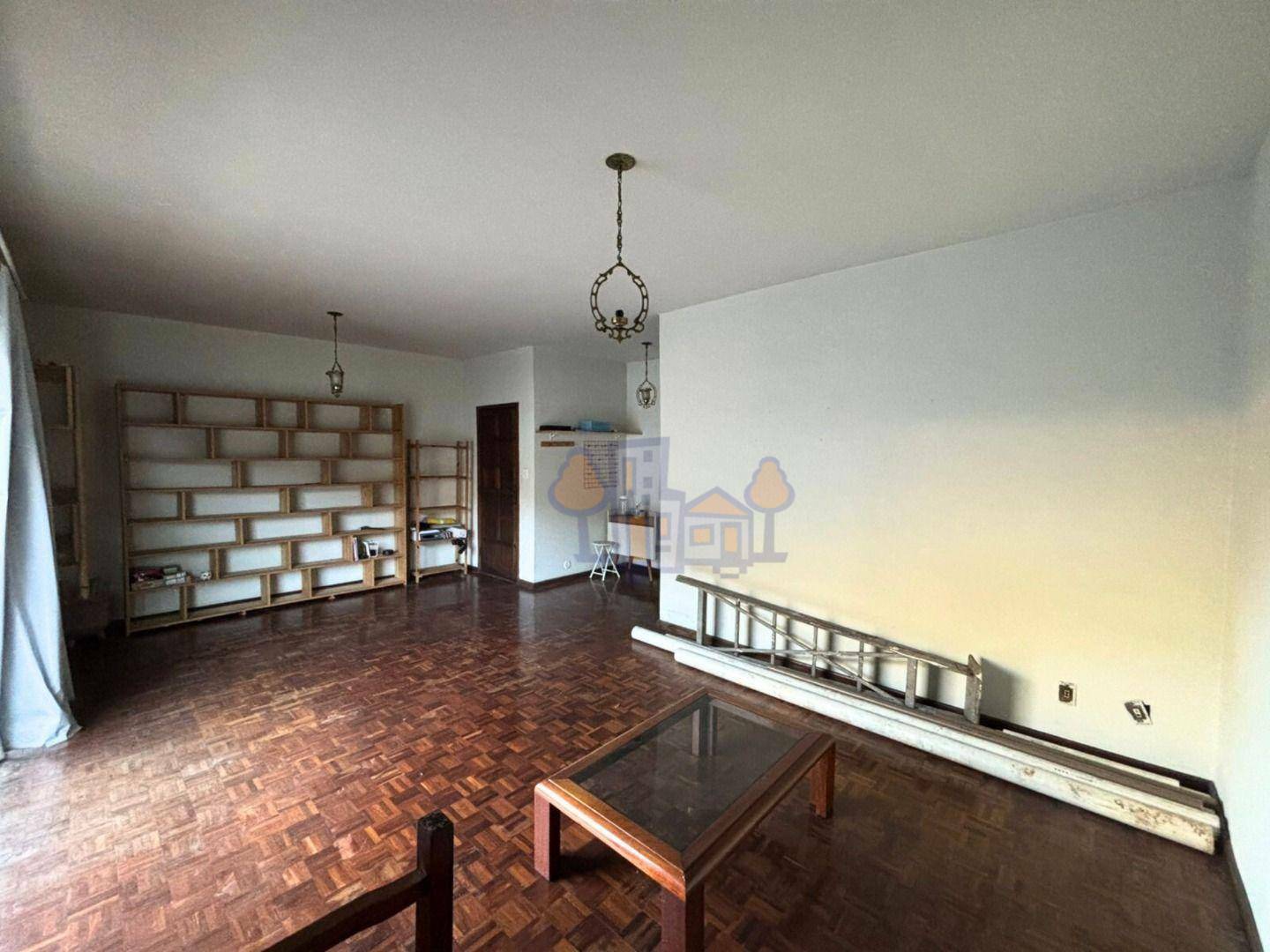 Casa à venda com 5 quartos, 96m² - Foto 2