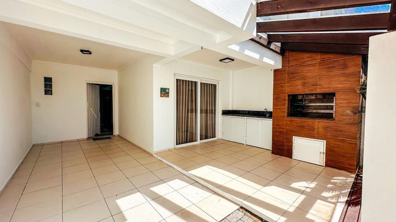 Casa à venda com 4 quartos, 180m² - Foto 3