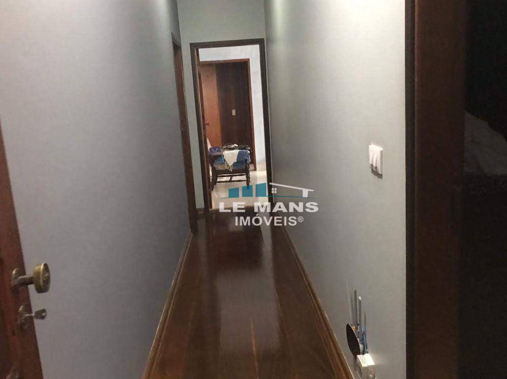 Casa à venda com 3 quartos, 368m² - Foto 8