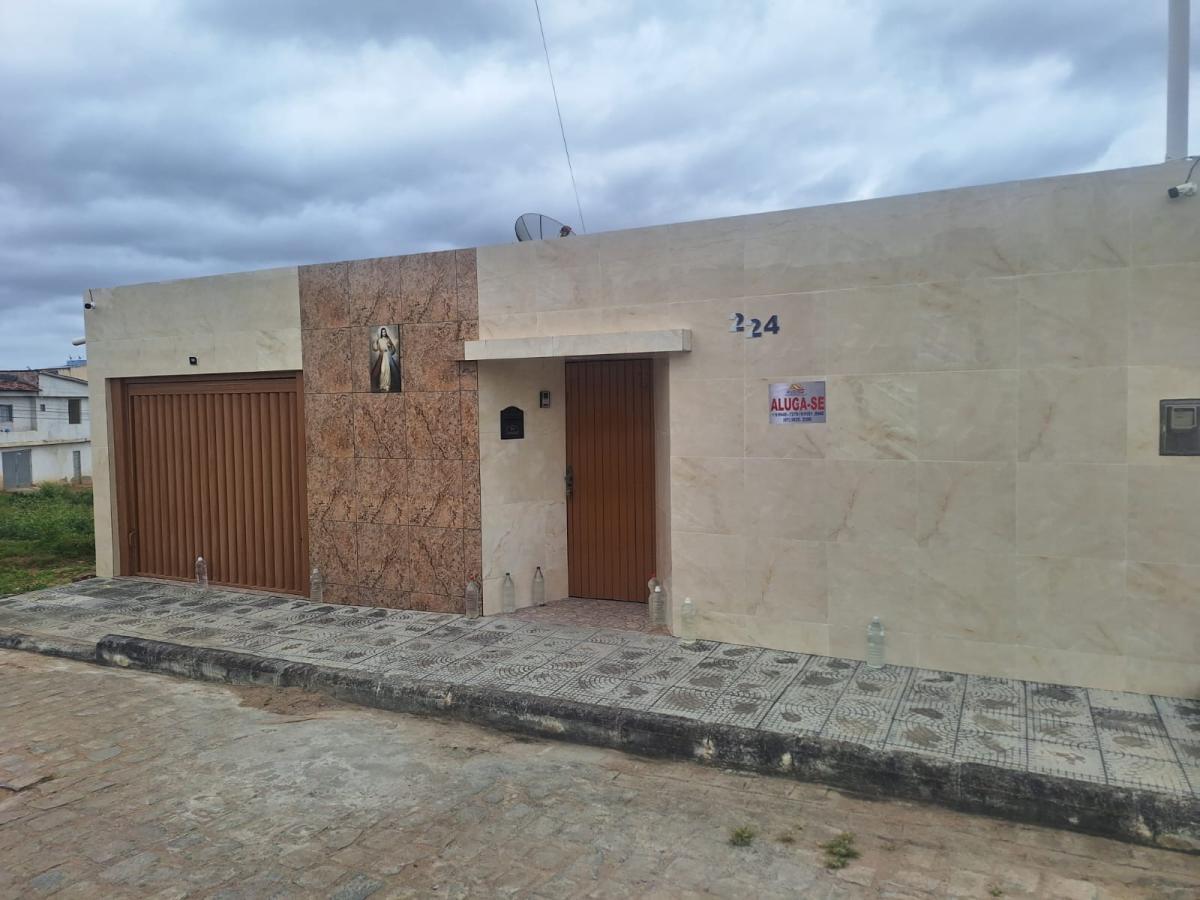 Casa para alugar com 2 quartos, 200m² - Foto 2