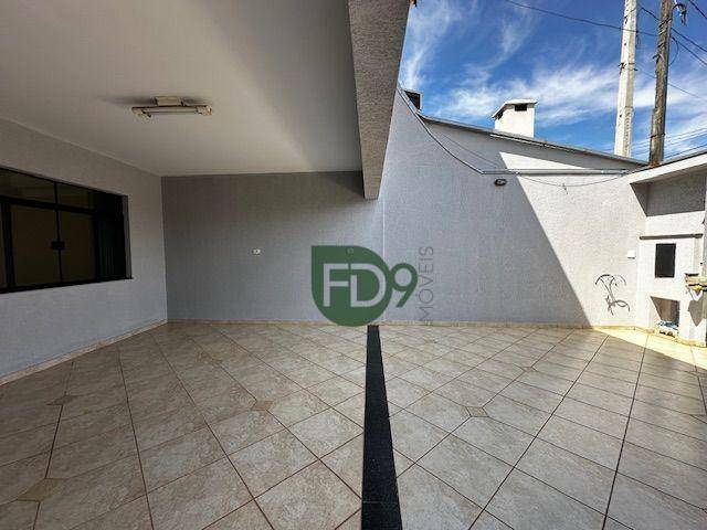 Casa à venda com 3 quartos, 226m² - Foto 3