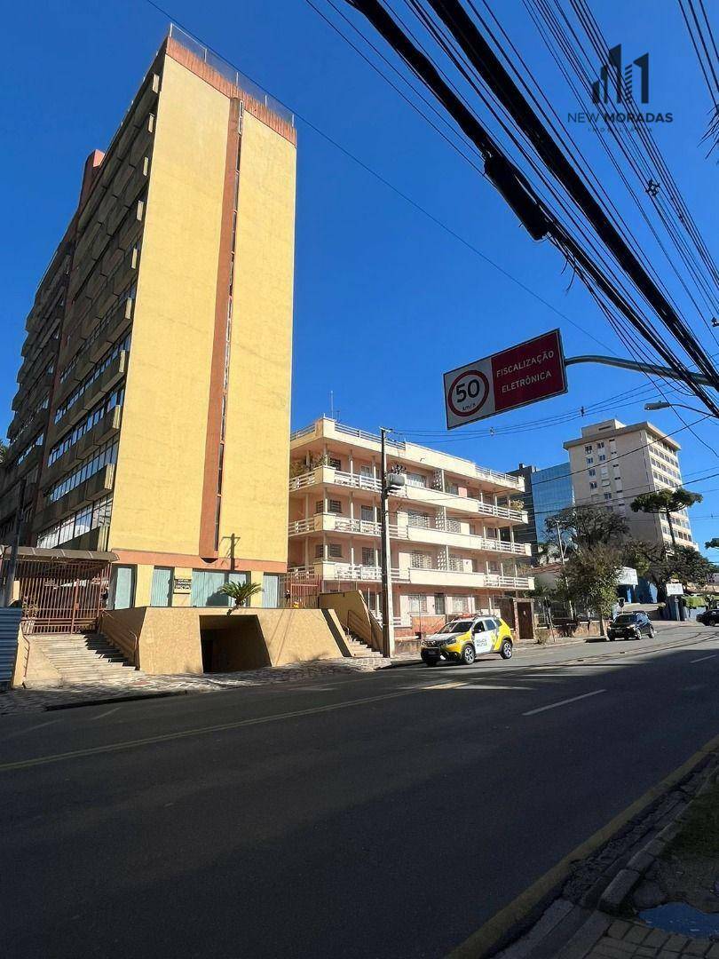 Apartamento à venda com 3 quartos, 128m² - Foto 2