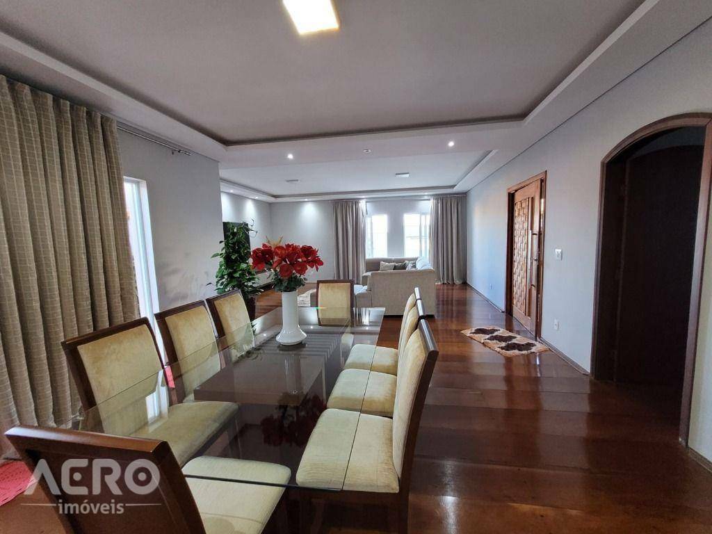 Casa à venda com 3 quartos, 263m² - Foto 32