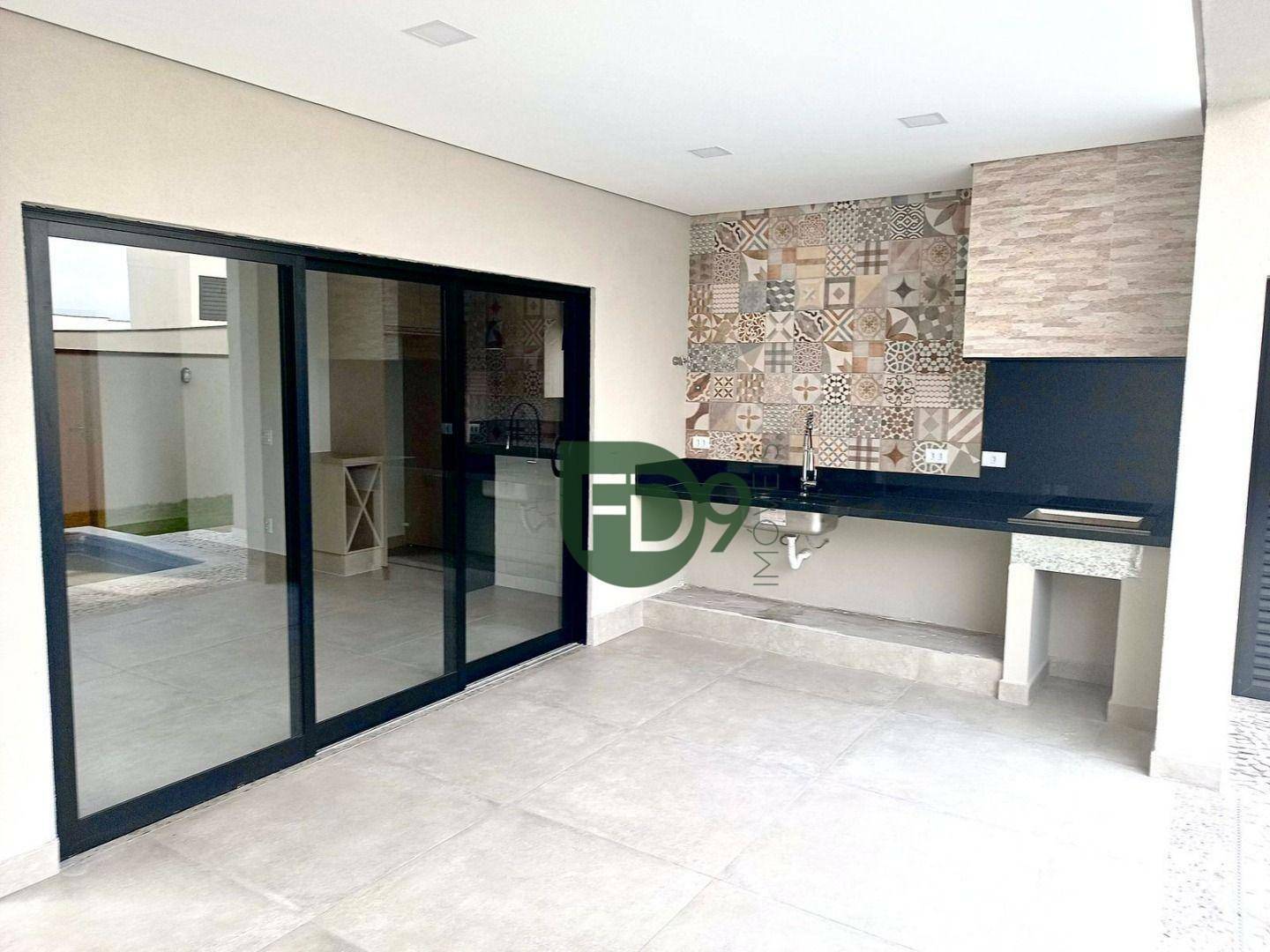 Casa de Condomínio à venda com 3 quartos, 226m² - Foto 2