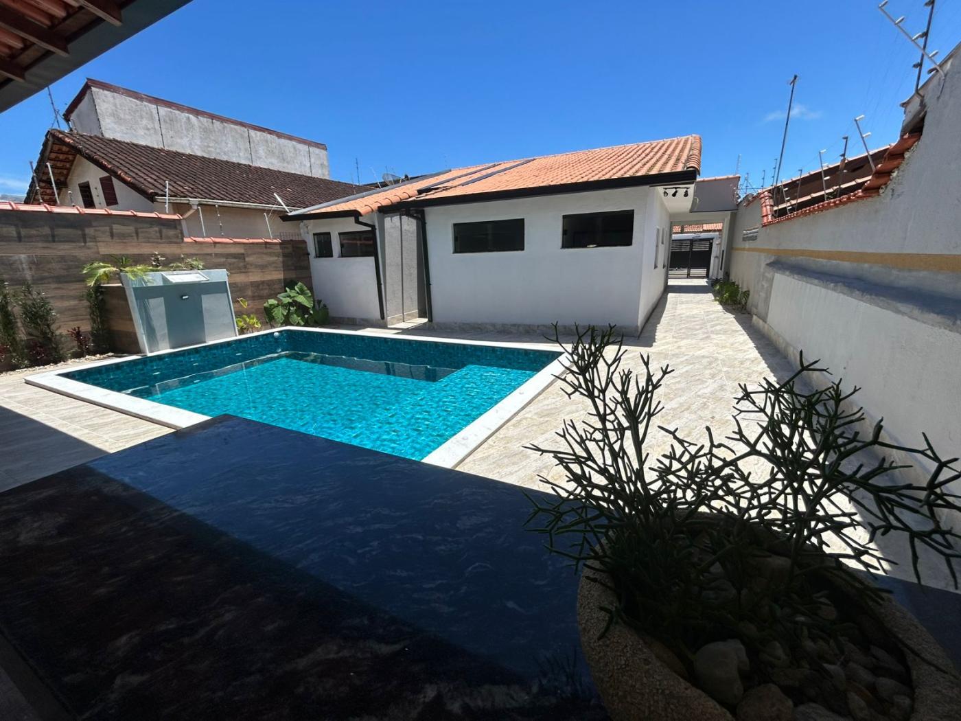 Casa à venda com 4 quartos, 300m² - Foto 1