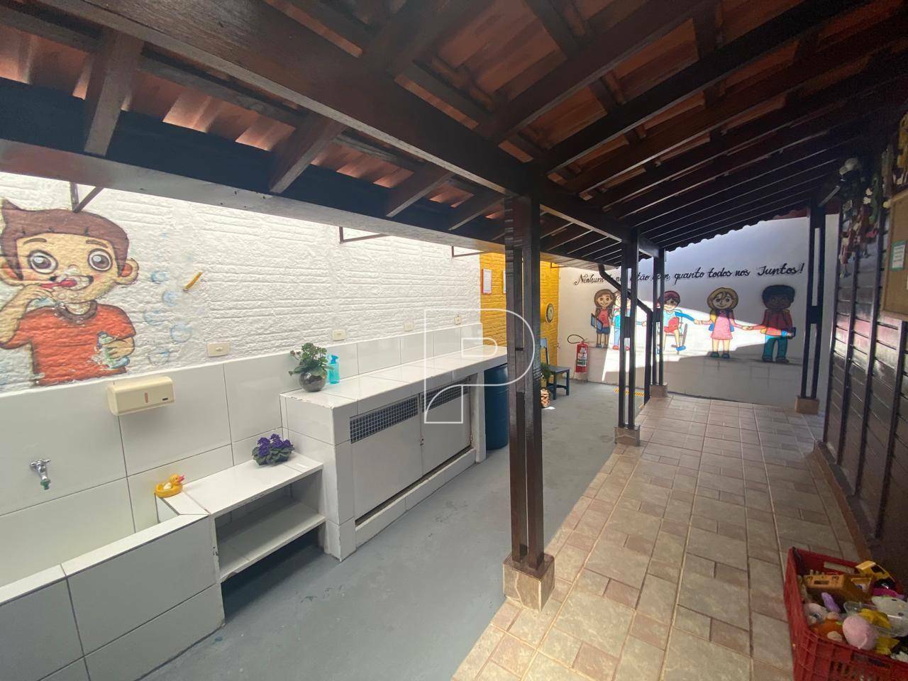 Casa à venda com 4 quartos, 240m² - Foto 10