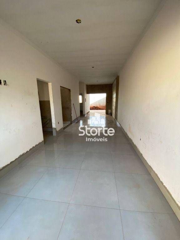 Casa à venda com 3 quartos, 110m² - Foto 1