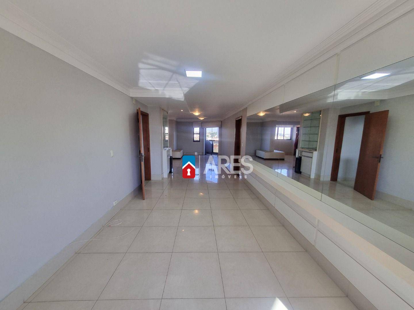Apartamento para alugar com 4 quartos, 236m² - Foto 11