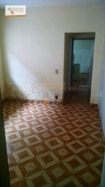 Casa à venda com 5 quartos, 220m² - Foto 1