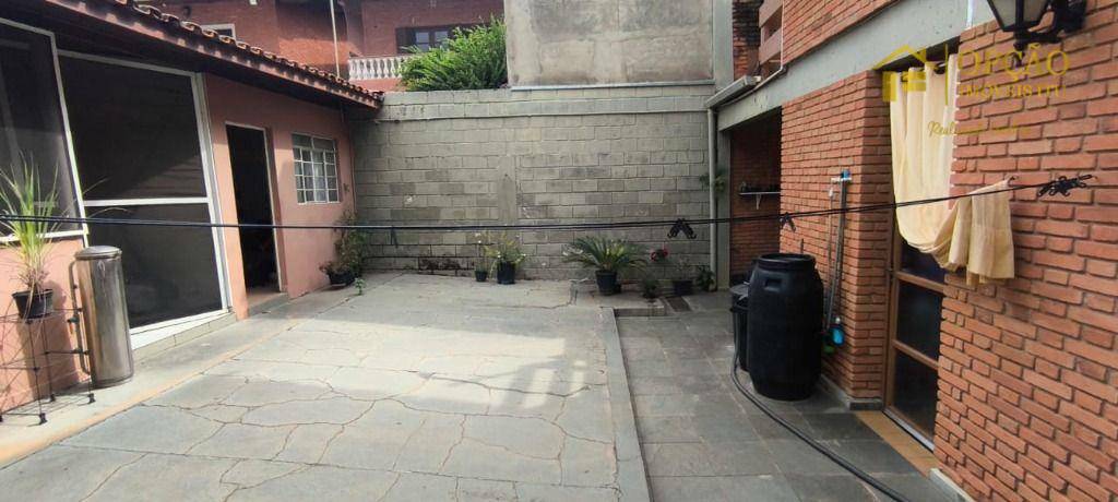 Casa à venda com 3 quartos, 204m² - Foto 18