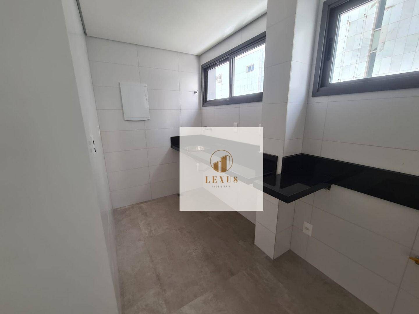 Apartamento à venda com 2 quartos, 67m² - Foto 2