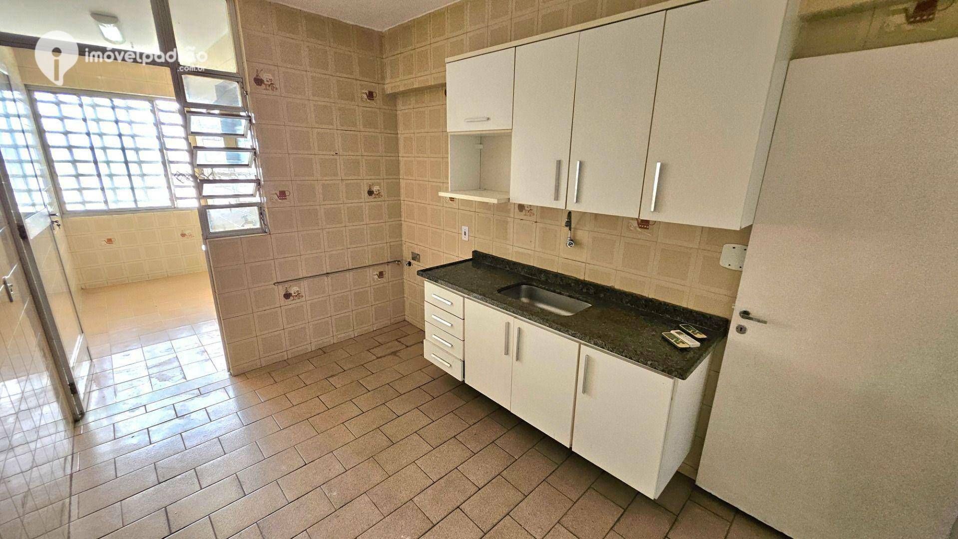 Apartamento para alugar com 3 quartos, 120m² - Foto 14