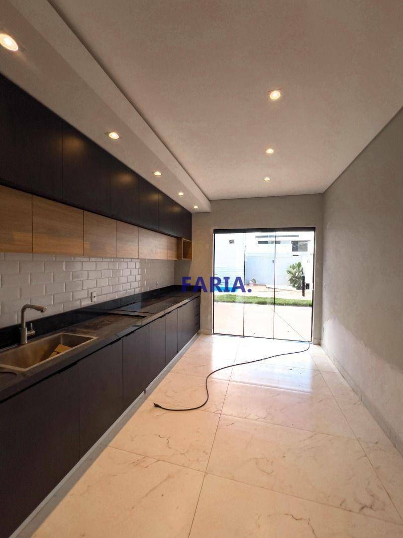 Casa à venda com 3 quartos, 164m² - Foto 4