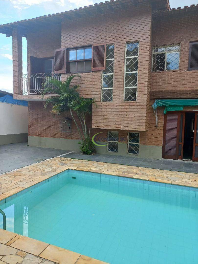 Sobrado à venda com 4 quartos, 318m² - Foto 1