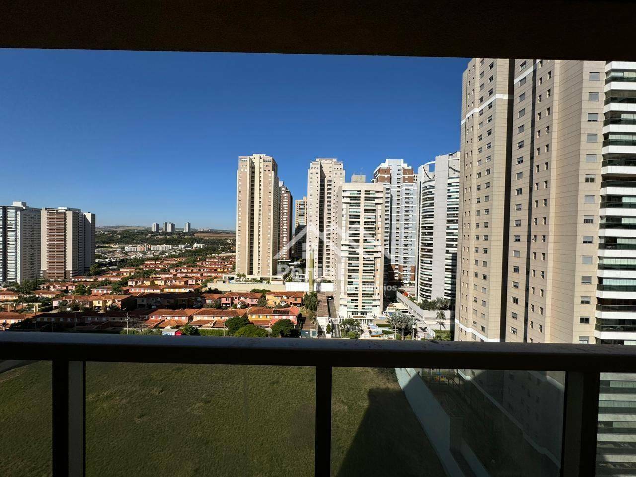 Apartamento à venda com 3 quartos, 200m² - Foto 1