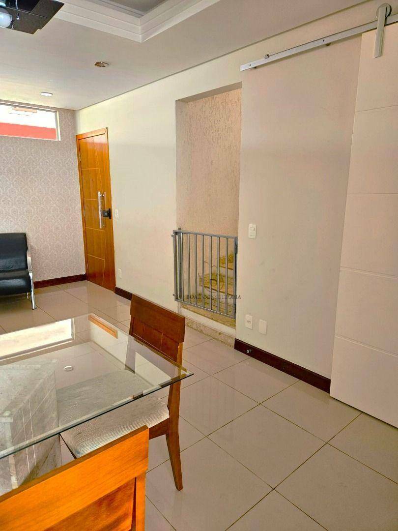 Casa de Condomínio à venda com 4 quartos, 243m² - Foto 13