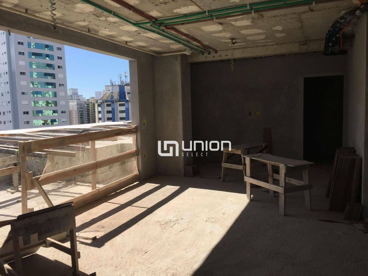 Cobertura à venda com 4 quartos, 233m² - Foto 4