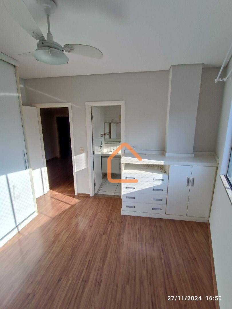 Apartamento para alugar com 3 quartos, 140m² - Foto 12