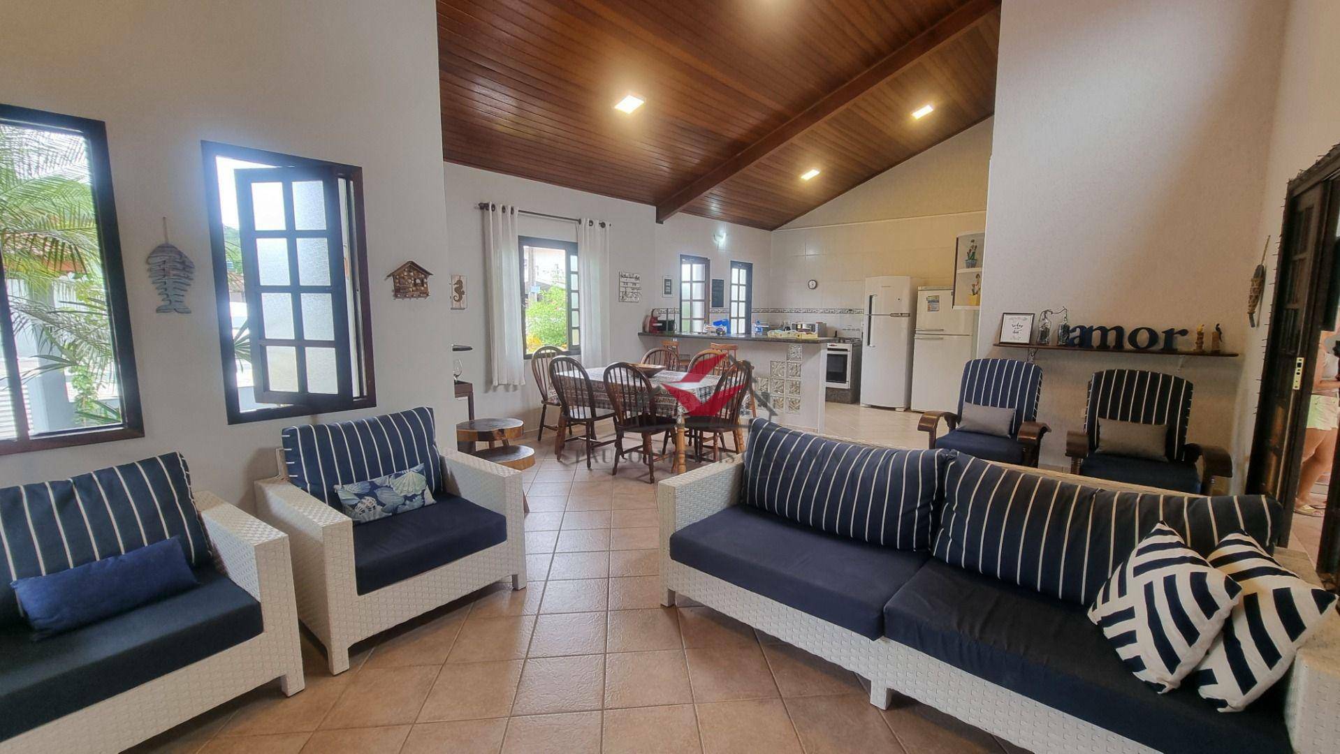 Casa de Condomínio à venda com 3 quartos, 215m² - Foto 2