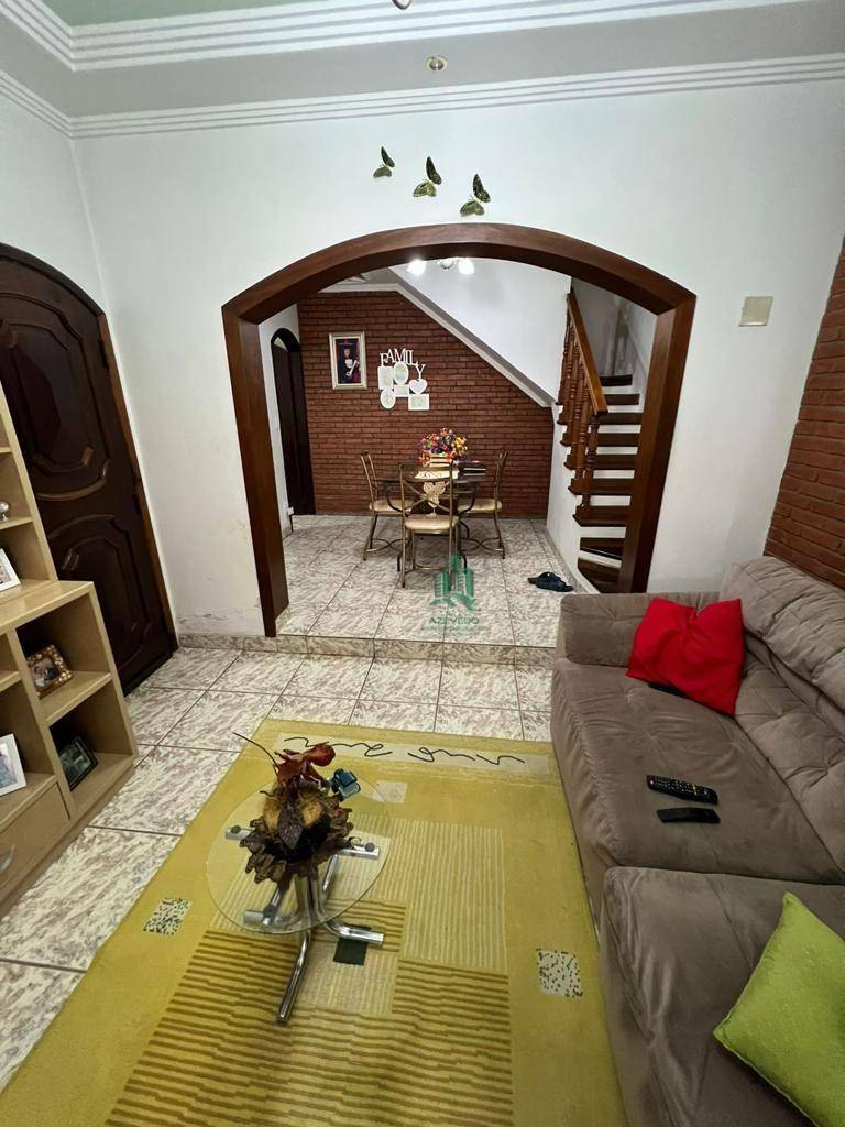 Casa à venda com 3 quartos, 250m² - Foto 1