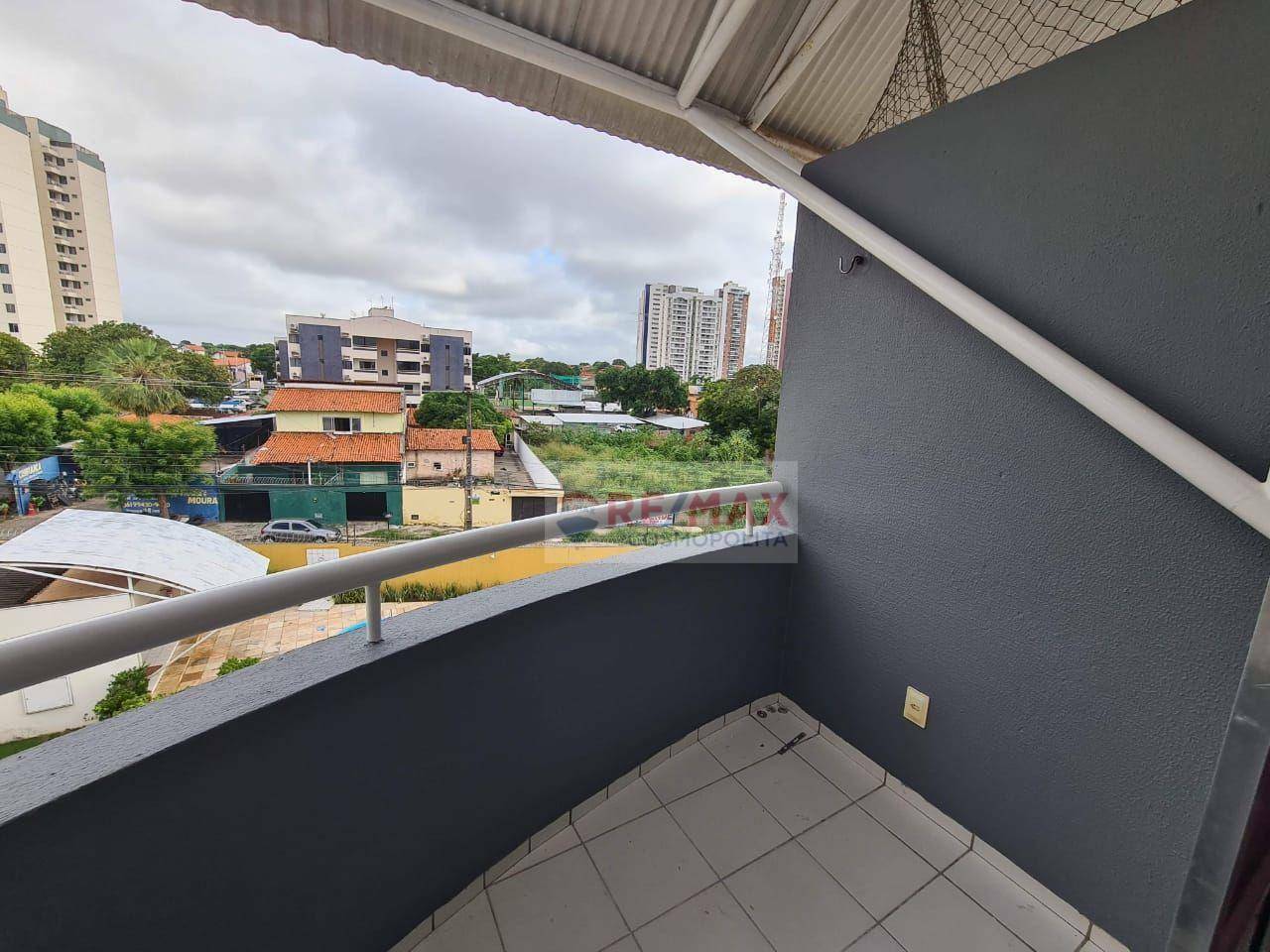 Apartamento à venda com 3 quartos, 75m² - Foto 2