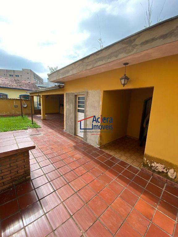 Casa de Condomínio para alugar com 5 quartos, 400m² - Foto 33
