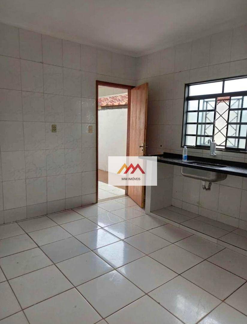 Casa à venda com 2 quartos, 115m² - Foto 1