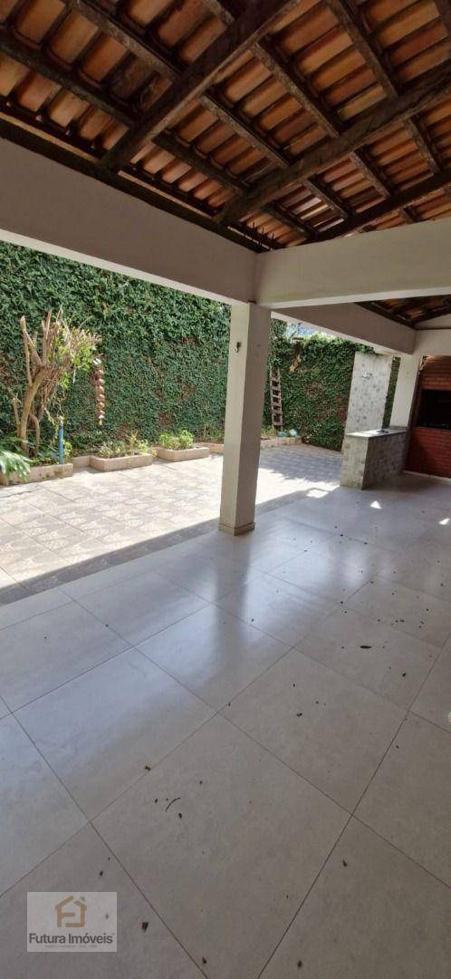 Casa, 4 quartos, 230 m² - Foto 3