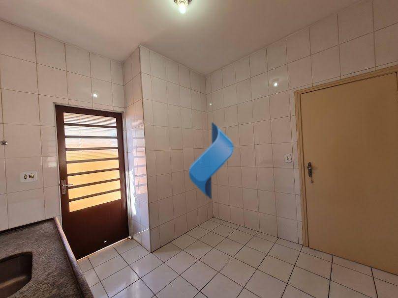 Casa para alugar com 3 quartos, 108m² - Foto 28