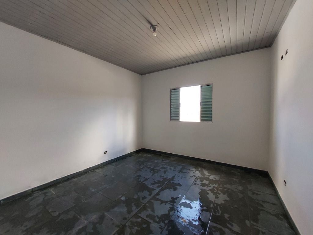 Casa para alugar com 2 quartos, 95m² - Foto 10