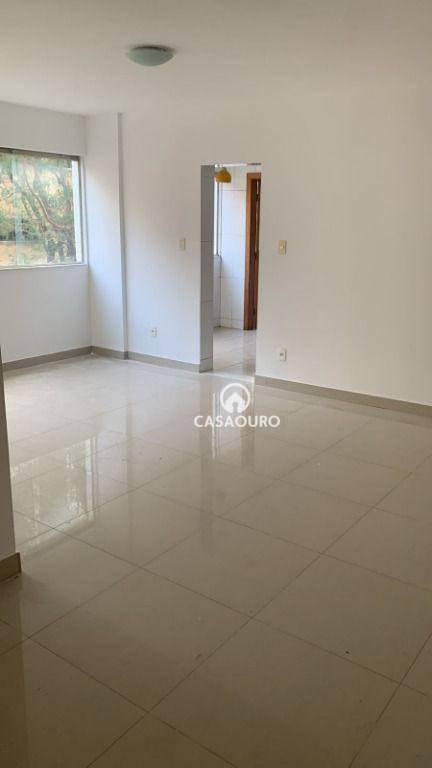 Apartamento à venda com 3 quartos, 94m² - Foto 4