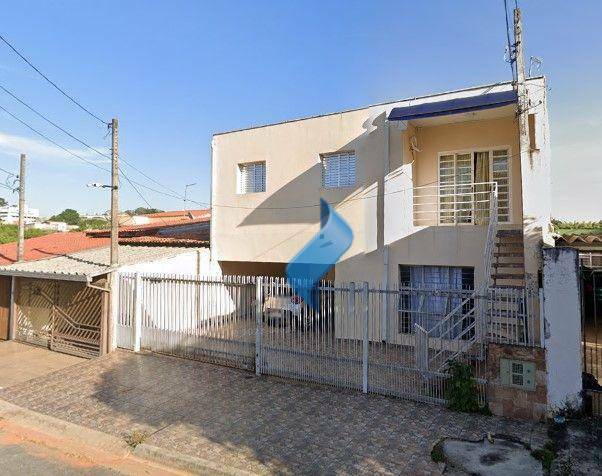 Casa à venda com 5 quartos, 241m² - Foto 1