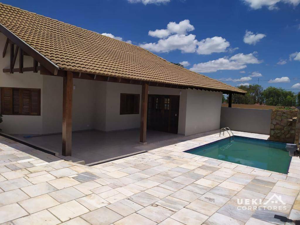 Casa à venda e aluguel com 5 quartos, 220m² - Foto 1