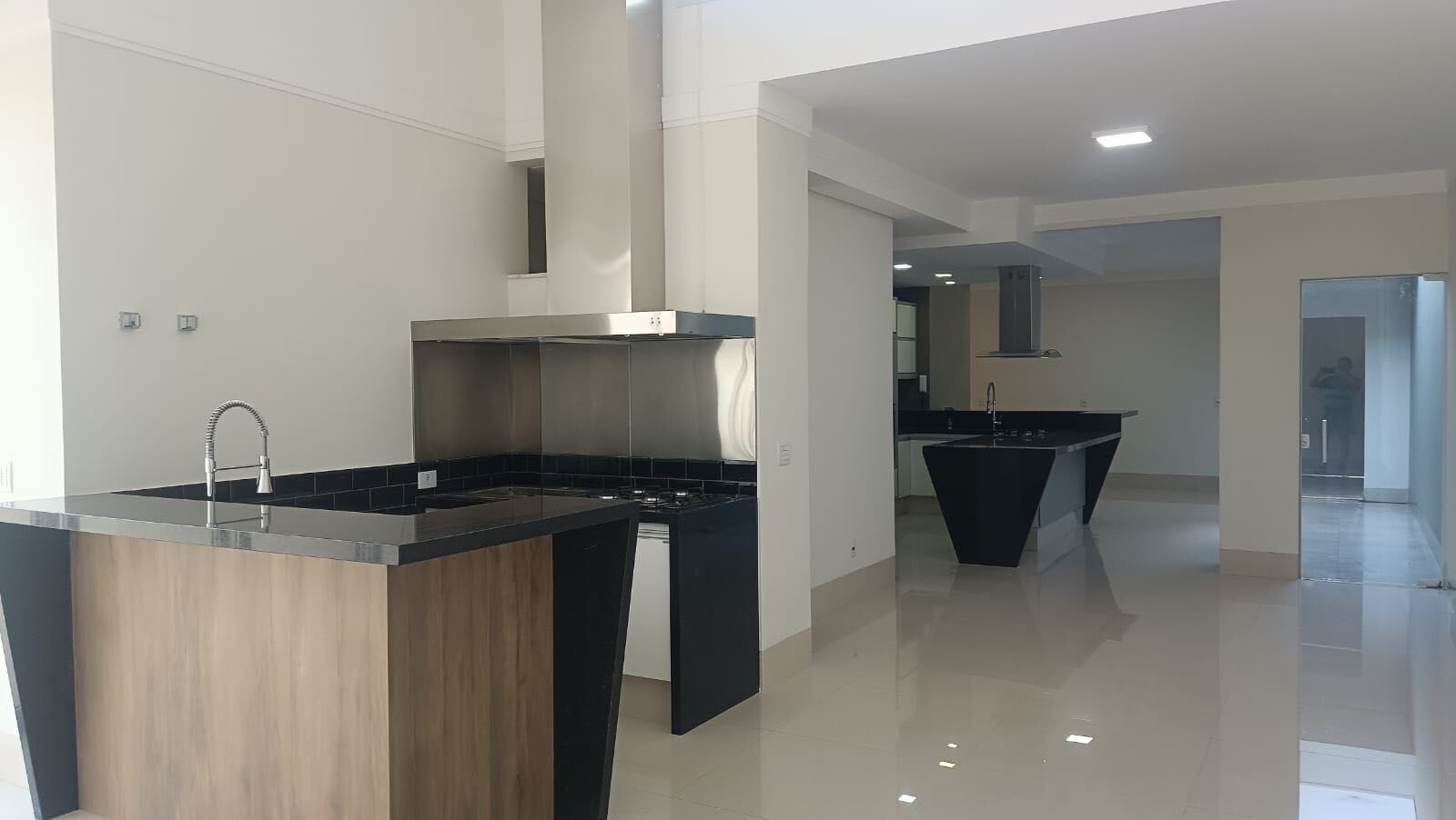 Casa para alugar com 3 quartos, 226m² - Foto 1