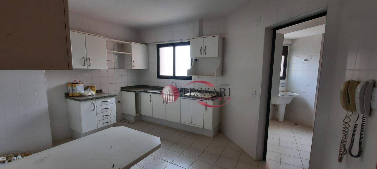 Apartamento para alugar com 3 quartos, 176m² - Foto 5