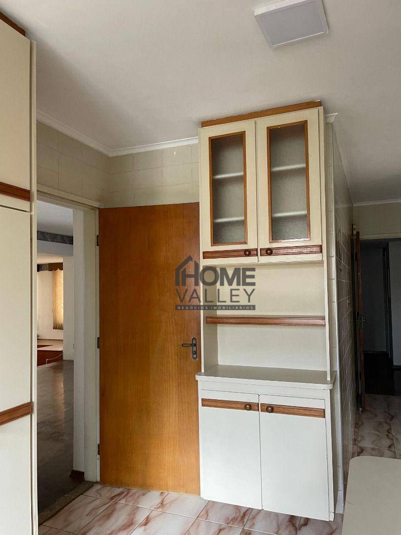 Apartamento para alugar com 3 quartos, 248m² - Foto 2