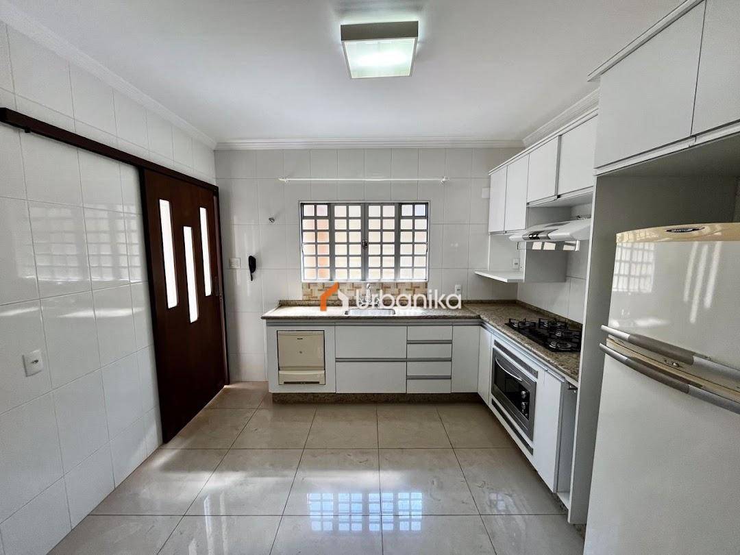 Casa, 4 quartos, 196 m² - Foto 3