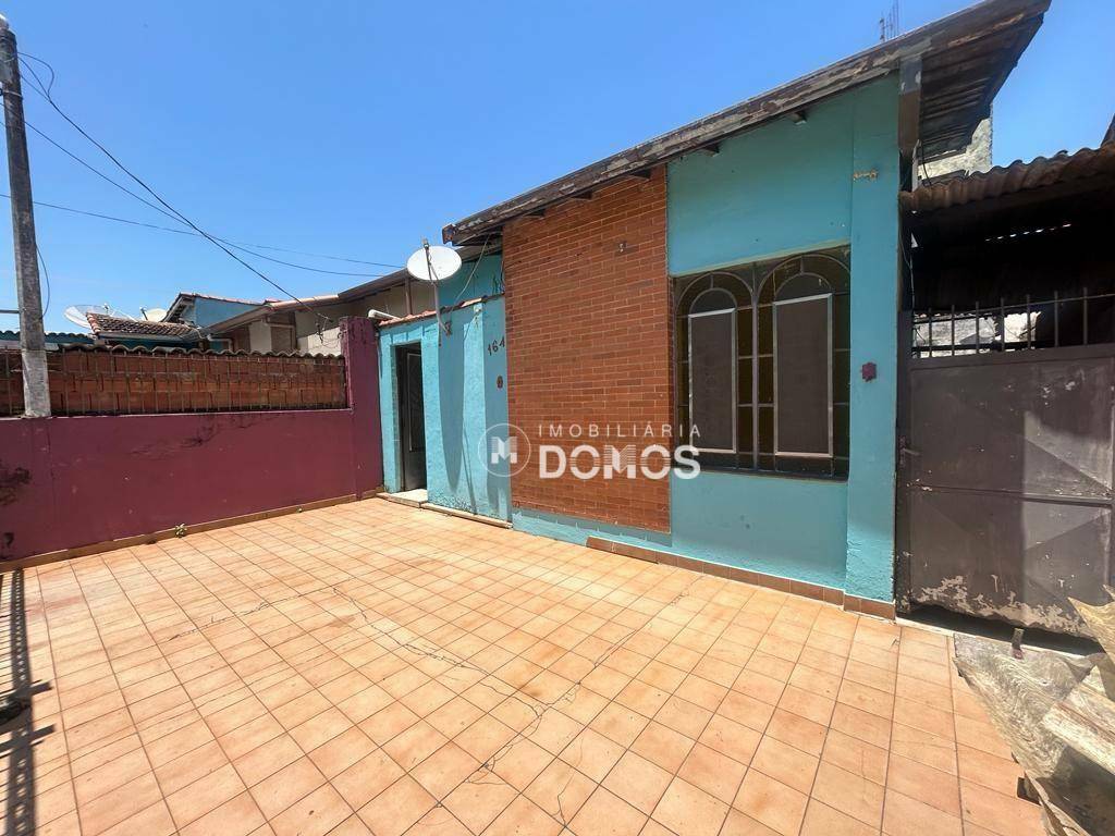 Casa à venda com 2 quartos, 54m² - Foto 1