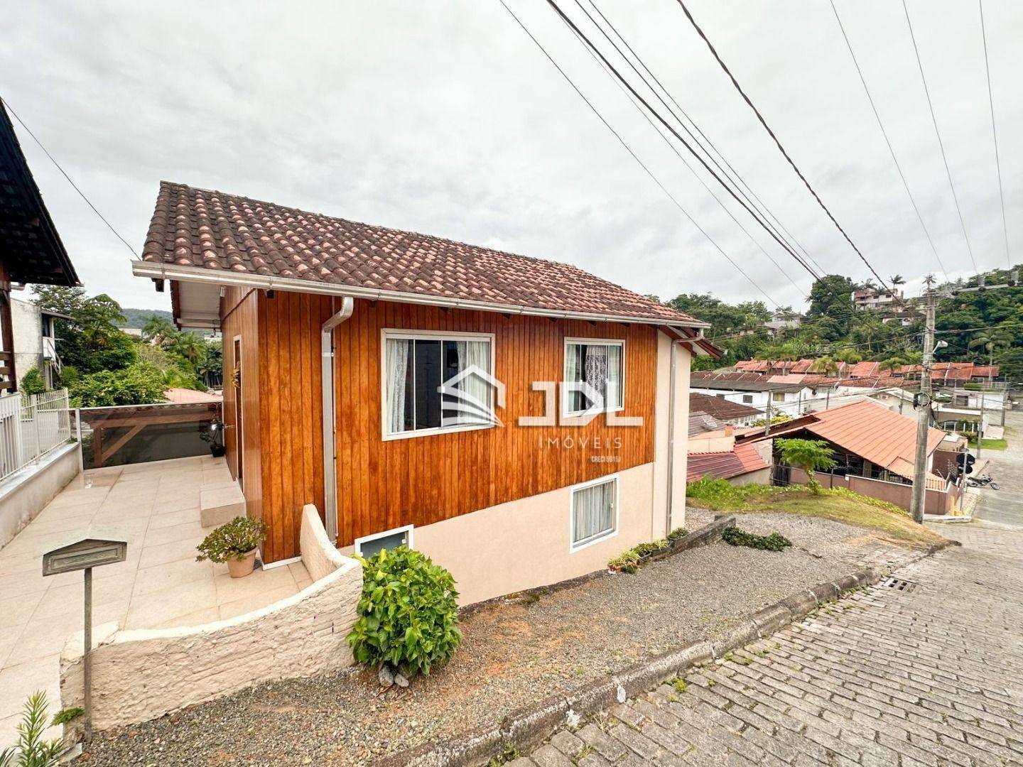 Casa à venda com 2 quartos, 120m² - Foto 2