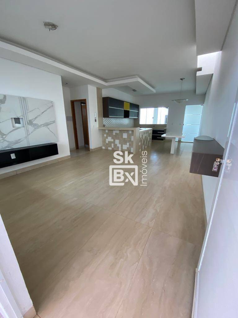 Casa à venda com 2 quartos, 170m² - Foto 1